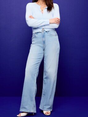 Old Navy High-Waisted Wow Wide Leg Jeans Light Wash size 6 Tall
